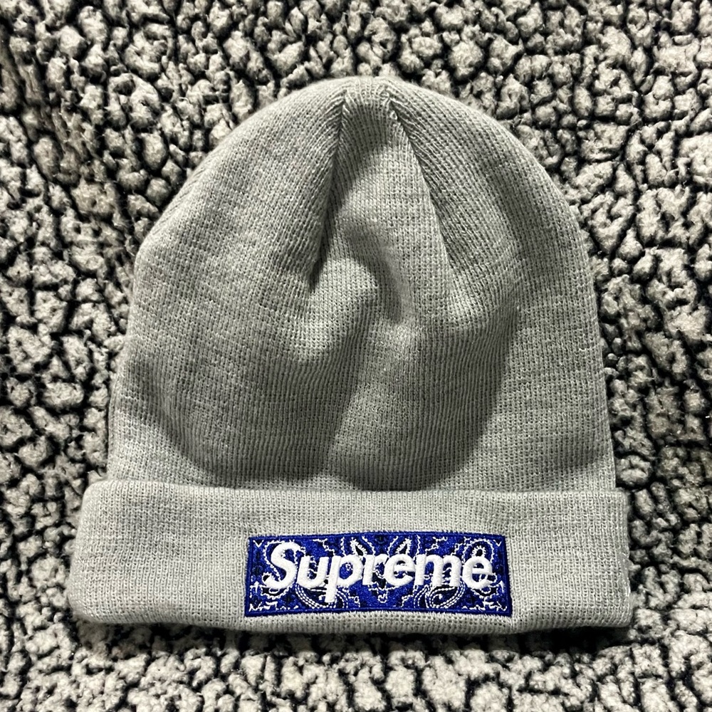 Supreme x New Era FW19 Bandana Box Logo Grey Beanie